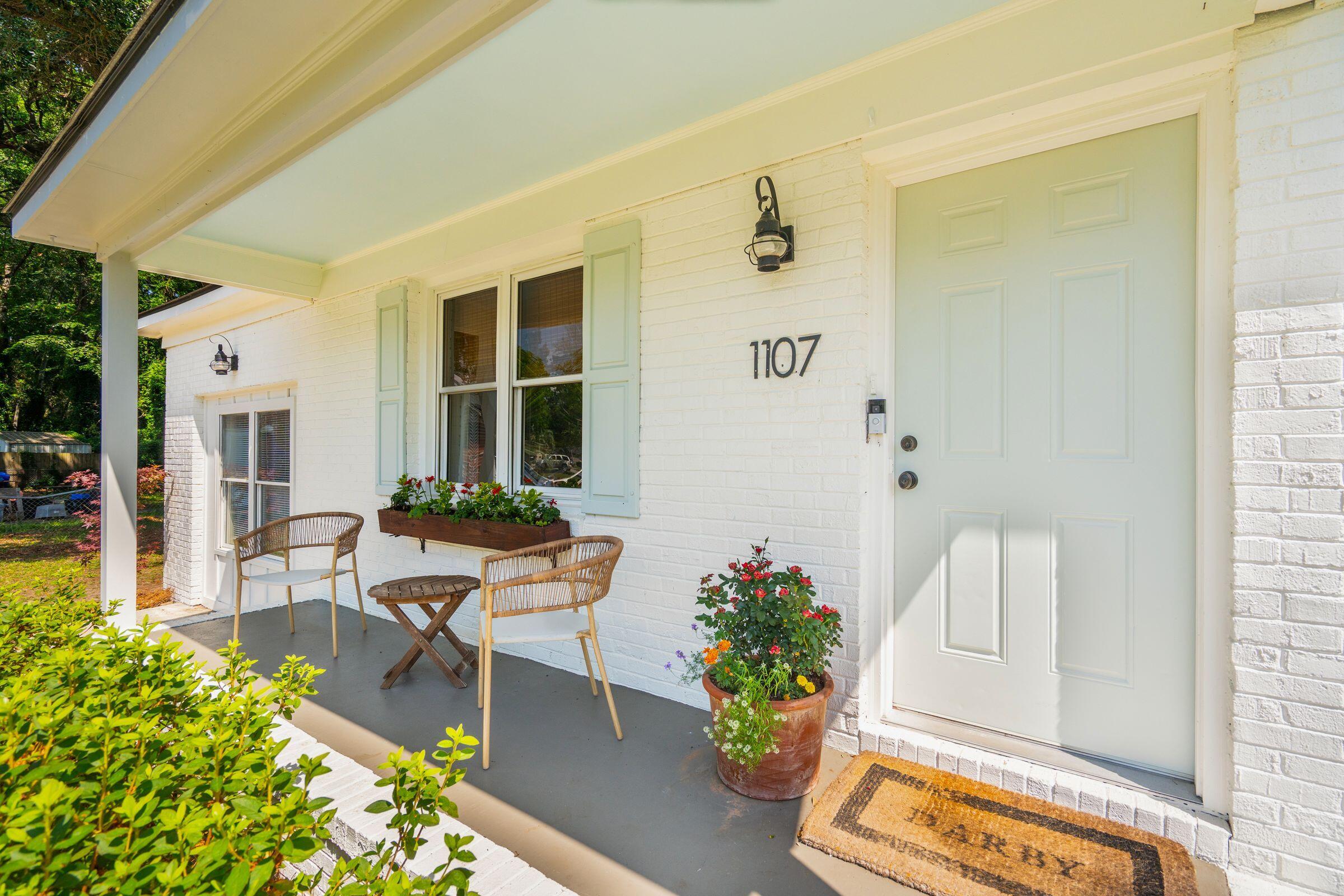 1107 Shadow Drive Mount Pleasant, SC 29464 - Photo 5 of 56 Front of House