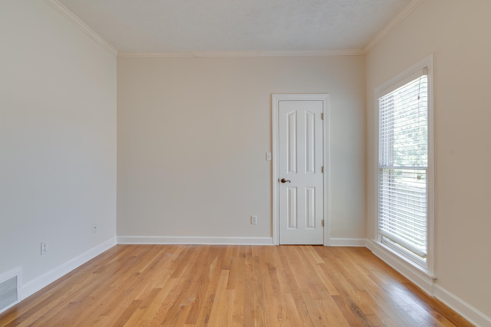 4306 Wind Tree Cove Bartlett, TN 38135 - Photo 14 of 28 an empty room with window