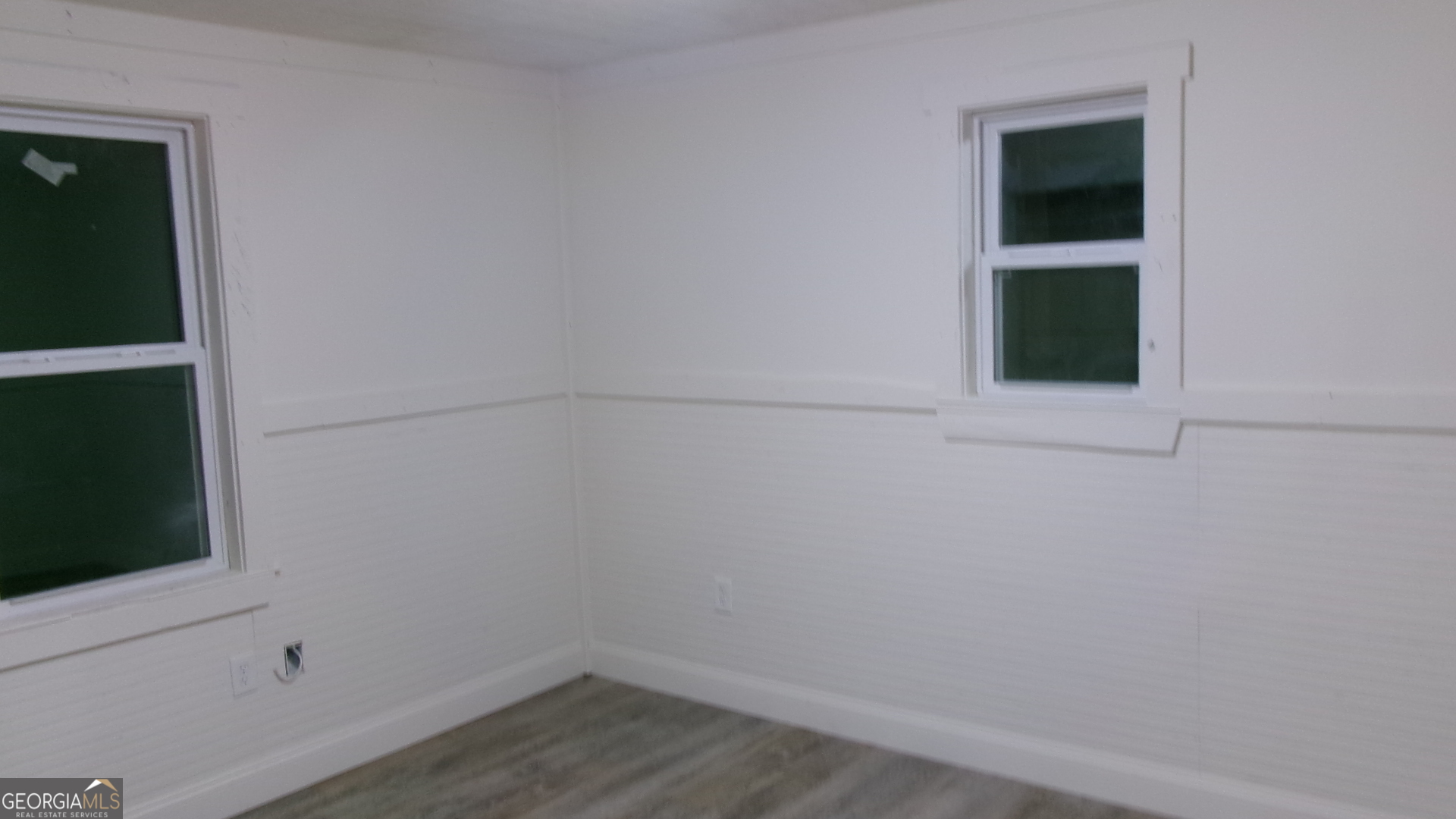 17827 Highway 129 Claxton, GA 30417 - Photo 13 of 21 a room that has a window in it