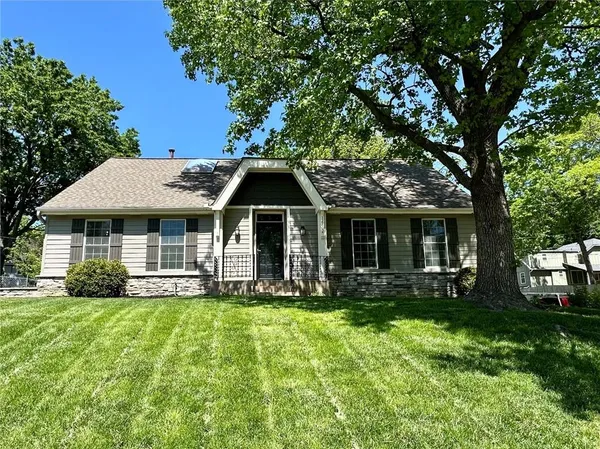 $449,000 | 12802 West 101st Street, Lenexa, KS 66215