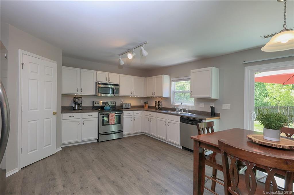 8736 Chalkstone Road Charlotte, NC 28216 - Photo 11 of 36 Gallery Image 11