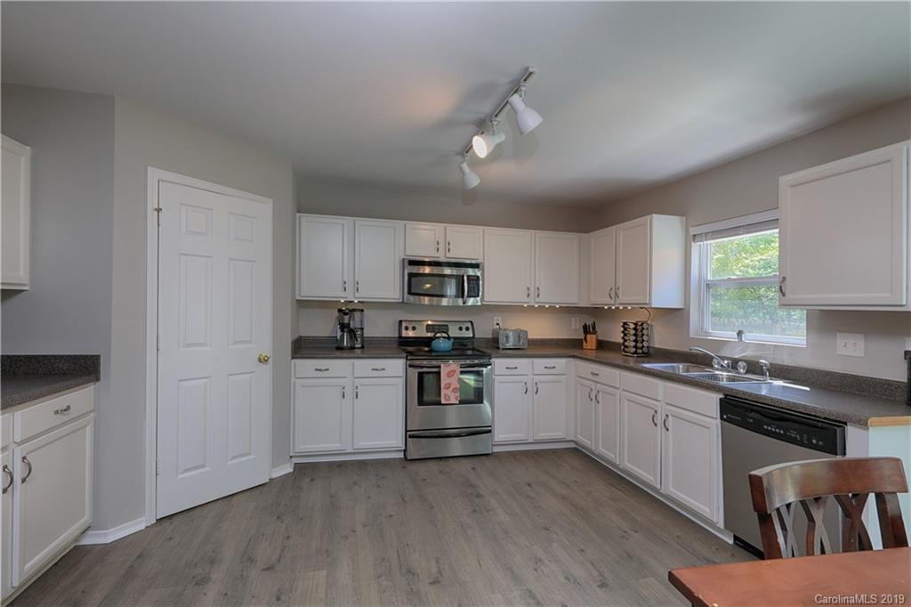 8736 Chalkstone Road Charlotte, NC 28216 - Photo 12 of 36 Gallery Image 12