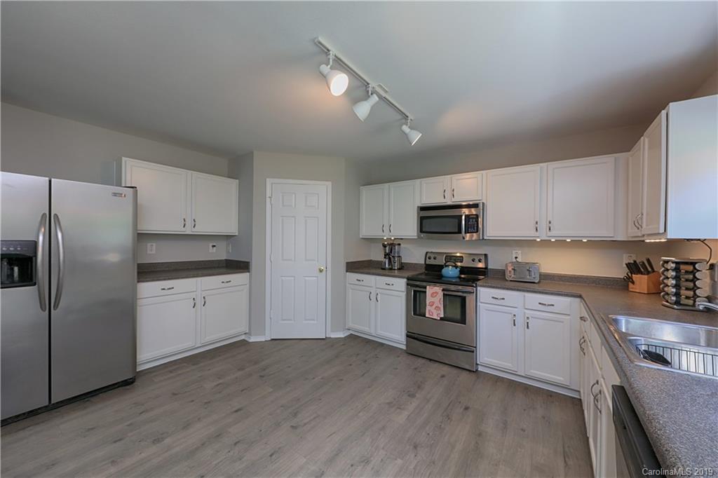 8736 Chalkstone Road Charlotte, NC 28216 - Photo 13 of 36 Gallery Image 13
