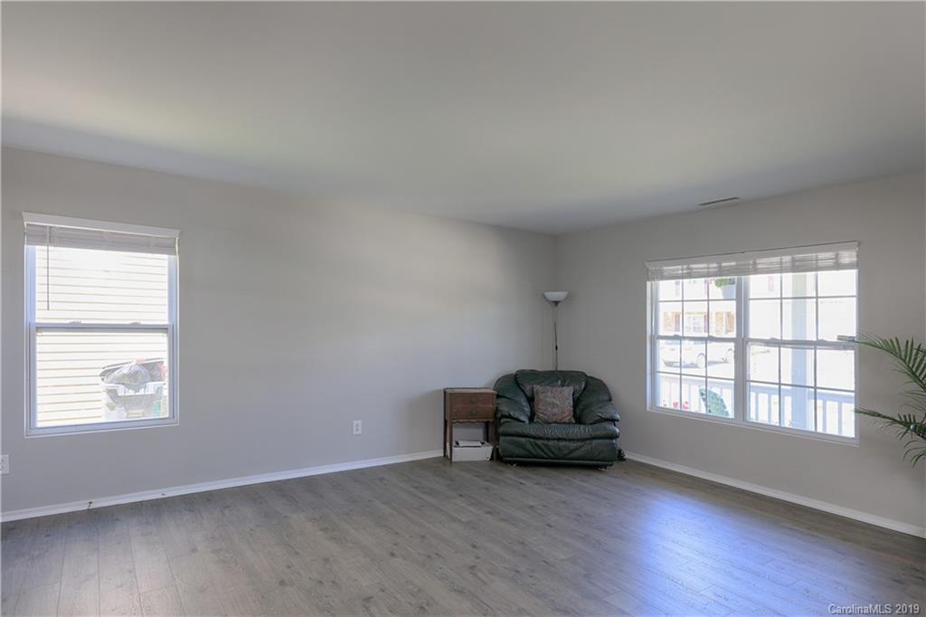 8736 Chalkstone Road Charlotte, NC 28216 - Photo 5 of 36 Gallery Image 5
