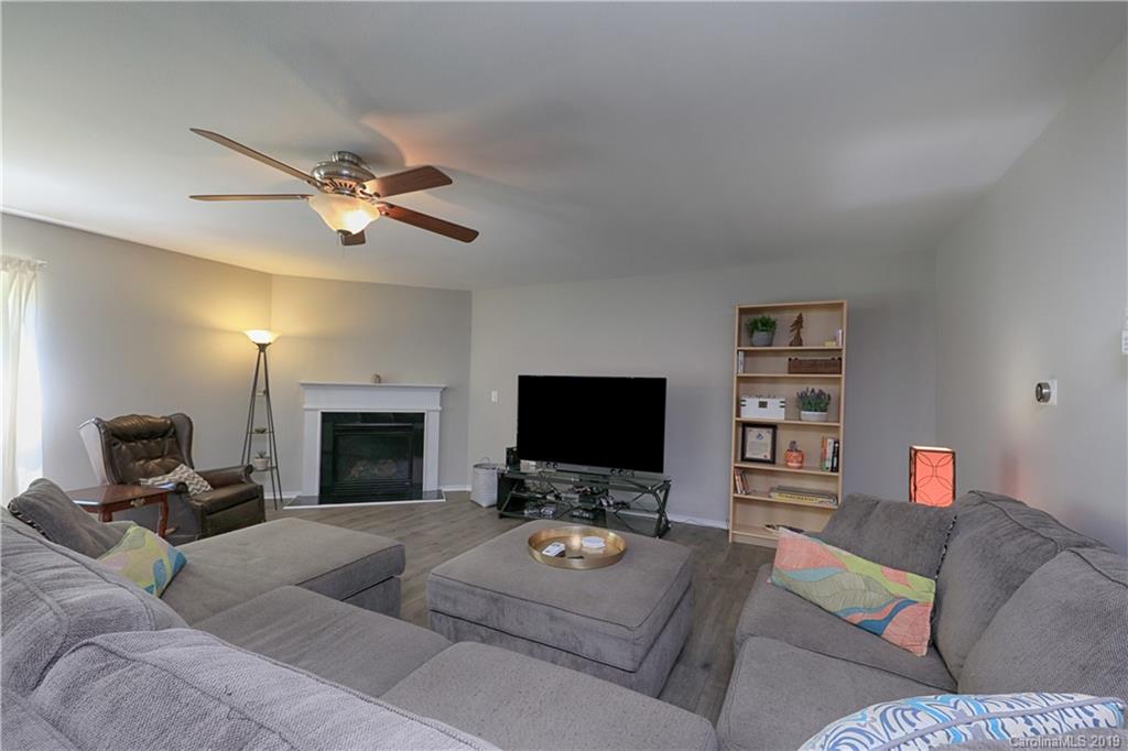 8736 Chalkstone Road Charlotte, NC 28216 - Photo 7 of 36 Gallery Image 7