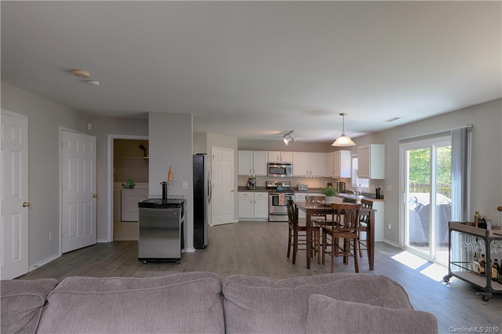 8736 Chalkstone Road Charlotte, NC 28216 - Photo 10 of 36 Gallery Image 10