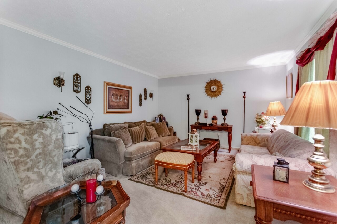 1512 Oak Ridge Court Hopkinsville, KY 42240 - Photo 6 of 24 a living room with furniture and a lamp