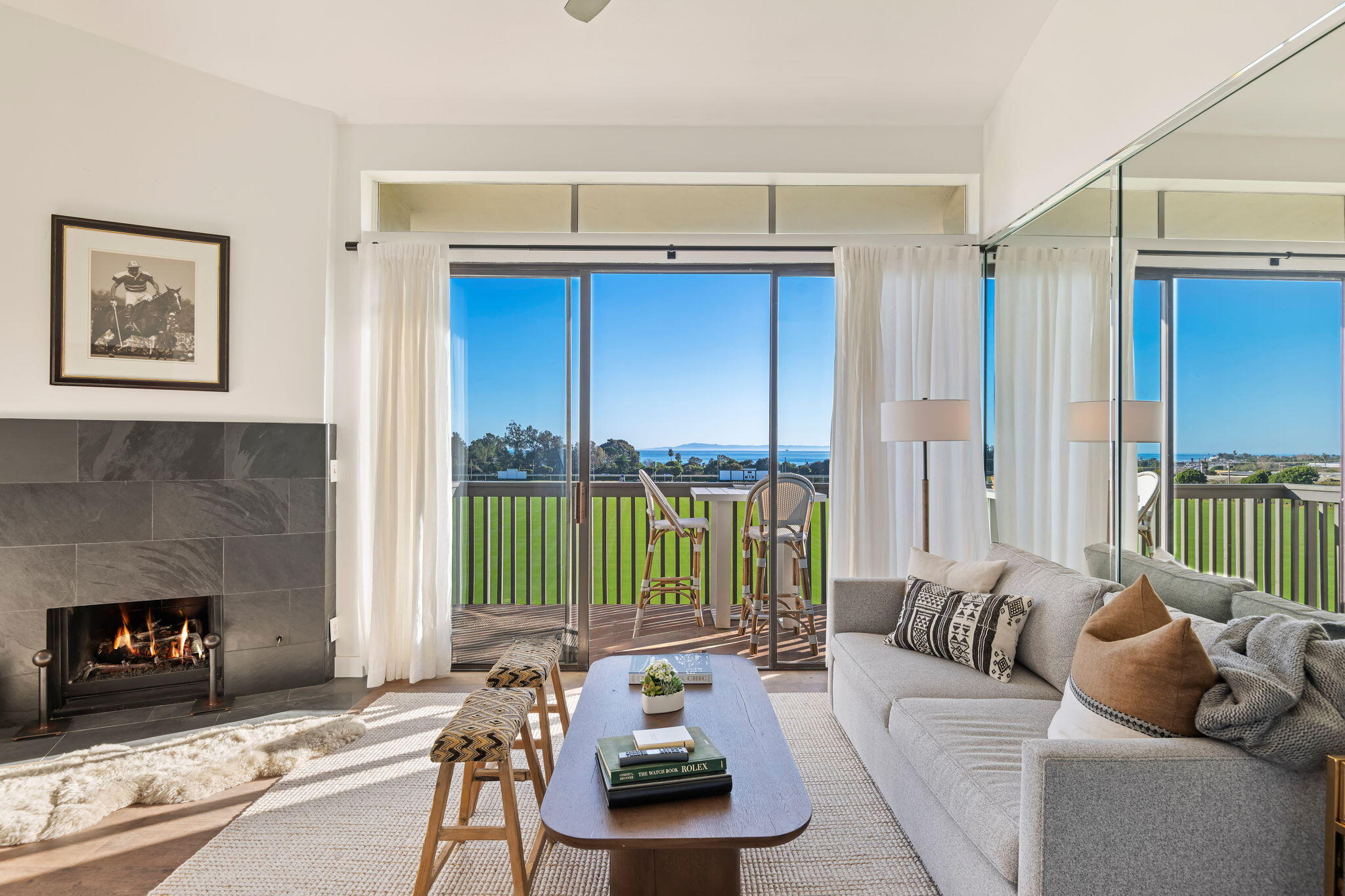 3375 Foothill Road, Unit 535 Carpinteria, CA 93013 - Photo 4 of 17 04-Living Room