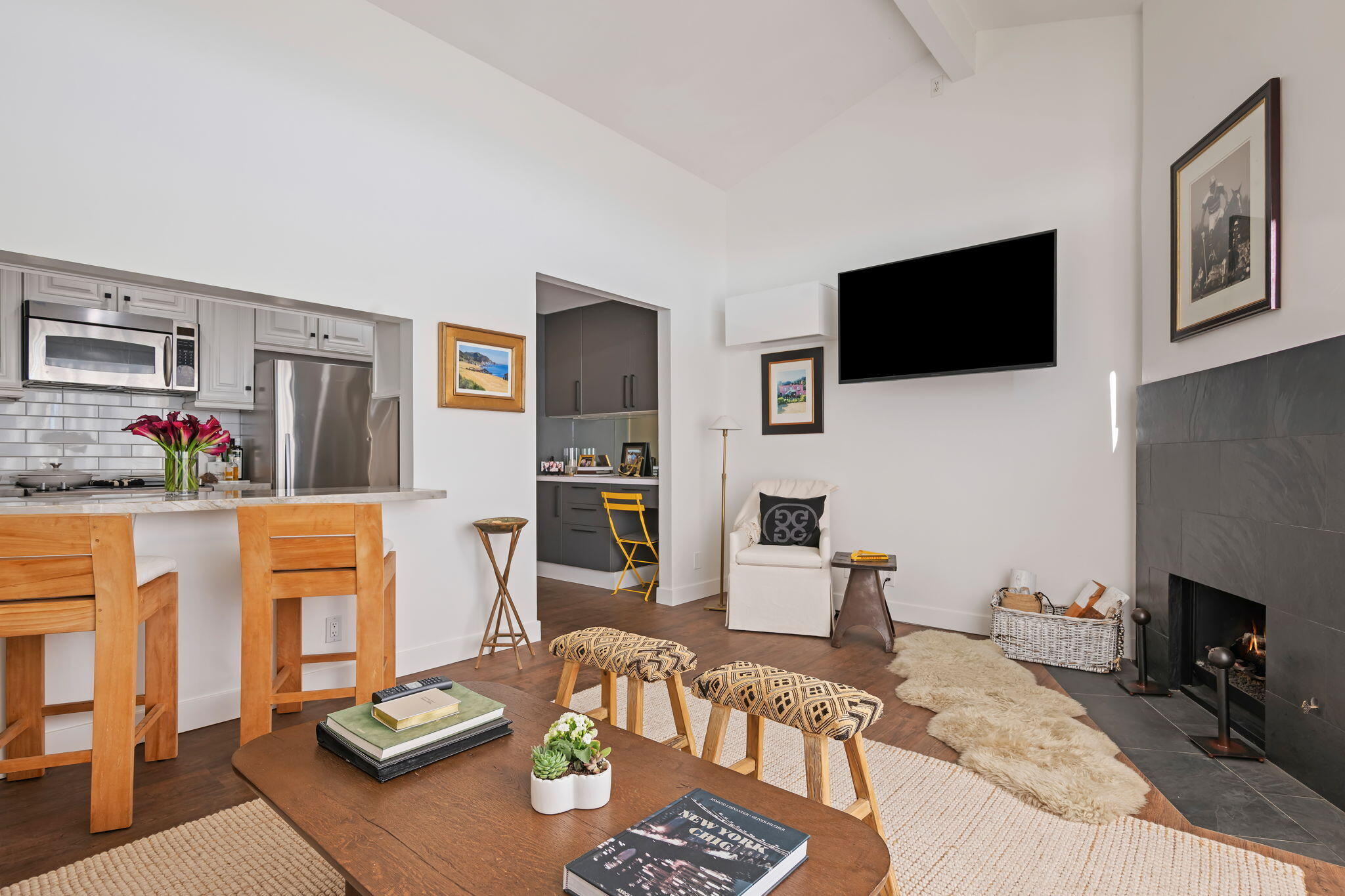 3375 Foothill Road, Unit 535 Carpinteria, CA 93013 - Photo 5 of 17 06-Living Room