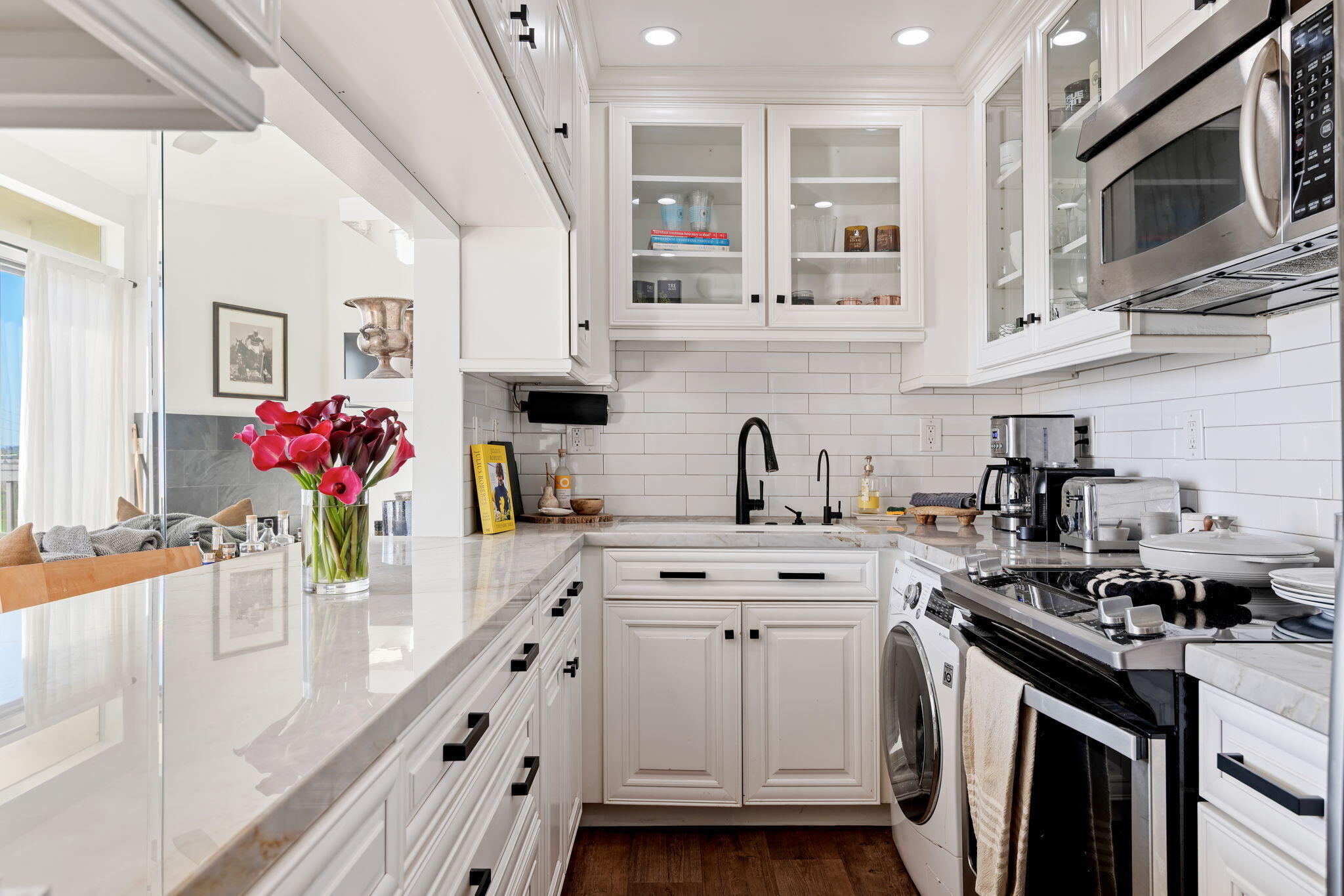 3375 Foothill Road, Unit 535 Carpinteria, CA 93013 - Photo 9 of 17 11-Kitchen