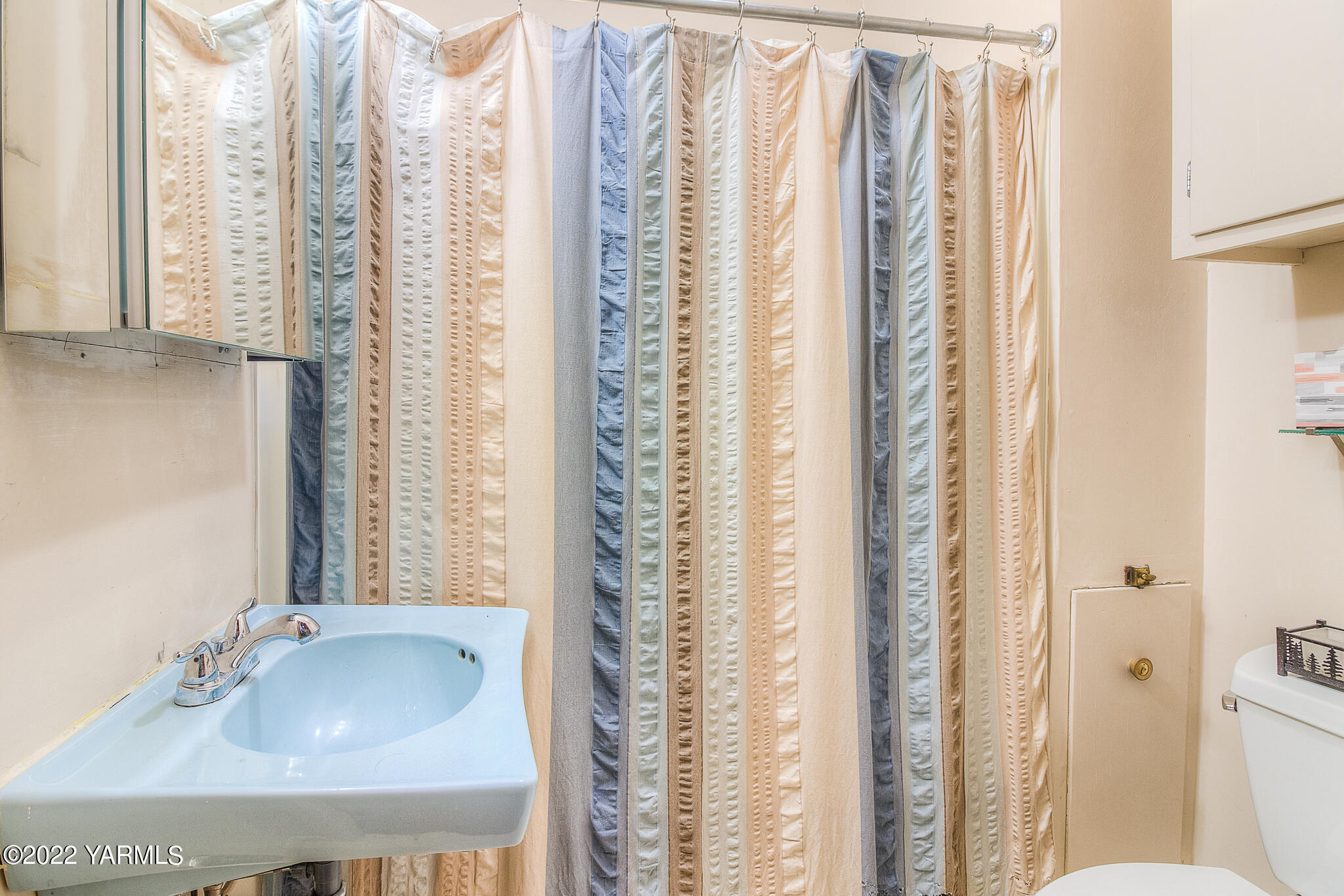 35941 Highway 12, Unit 12 Naches, WA 98937 - Photo 21 of 37 a bathroom with a sink and a mirror