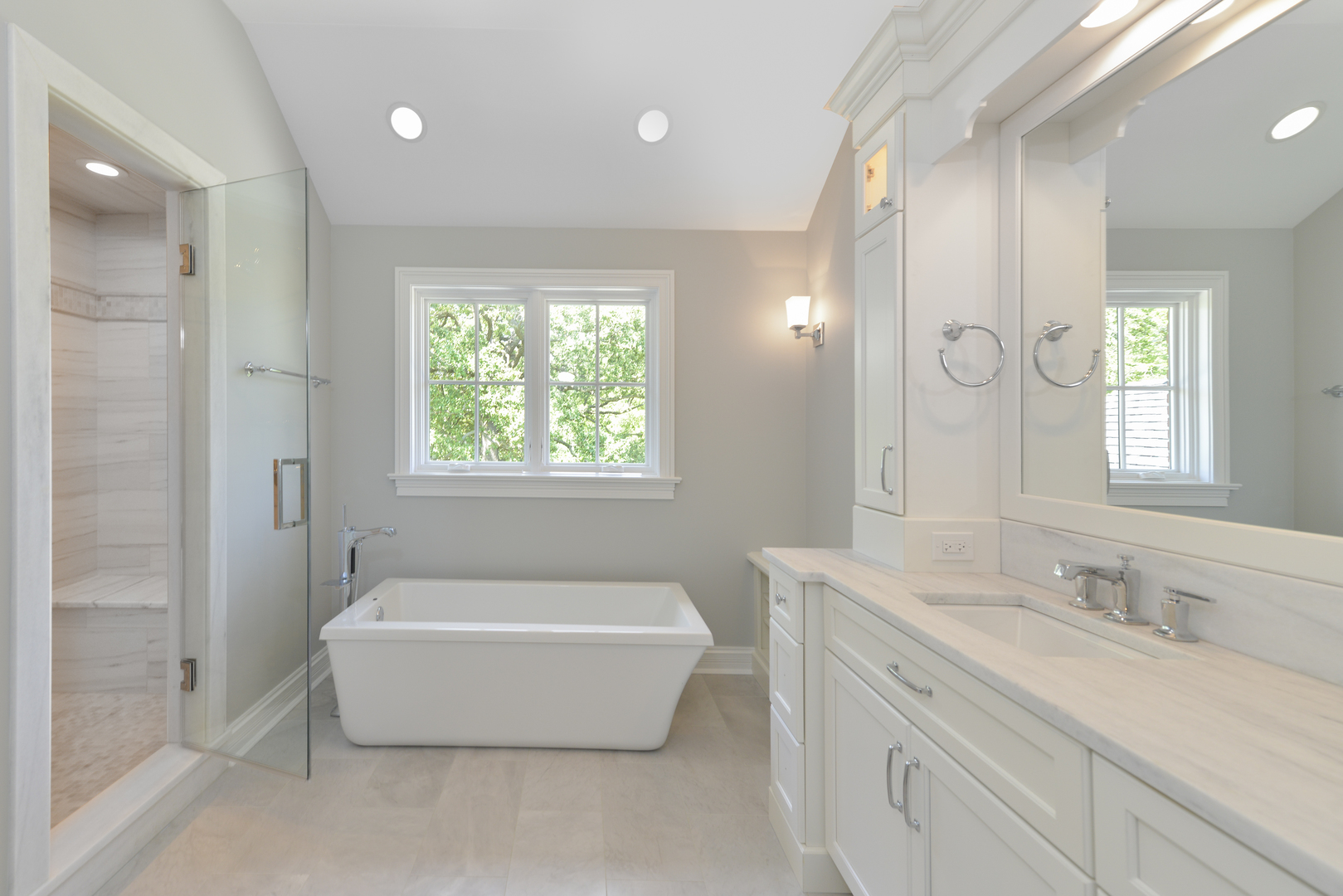 443 Hill Road Winnetka, IL 60093 - Photo 9 of 12 a spacious bathroom with a tub sink and mirror