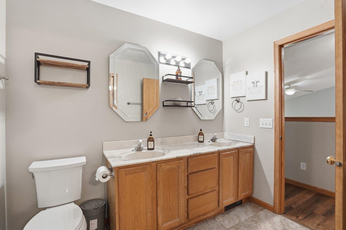 1707 Sapphire Way Sun Prairie, WI 53590 - Photo 17 of 41