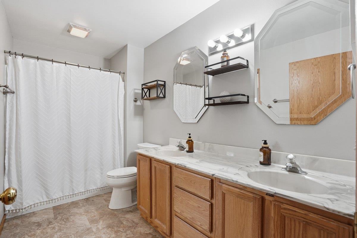 1707 Sapphire Way Sun Prairie, WI 53590 - Photo 18 of 41