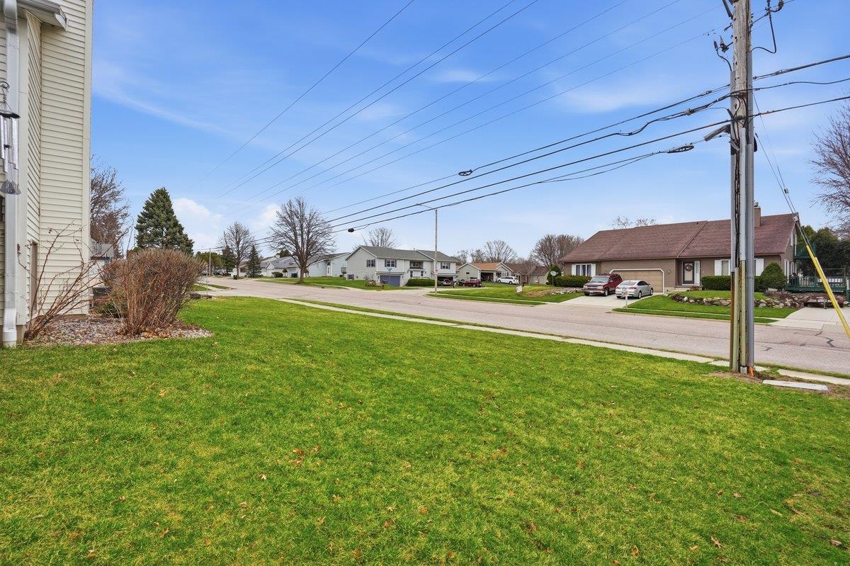 1707 Sapphire Way Sun Prairie, WI 53590 - Photo 36 of 41