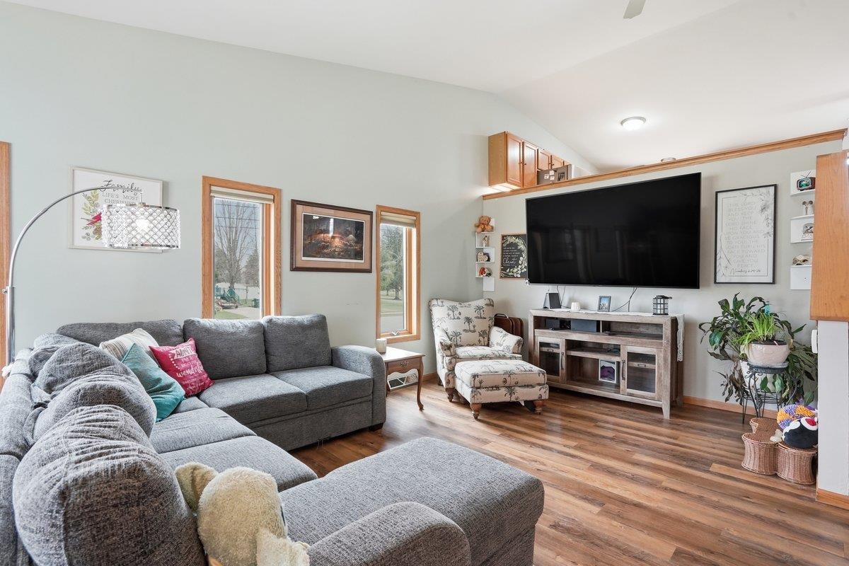 1707 Sapphire Way Sun Prairie, WI 53590 - Photo 4 of 41