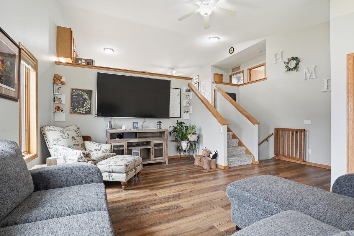 1707 Sapphire Way Sun Prairie, WI 53590 - Photo 5 of 41