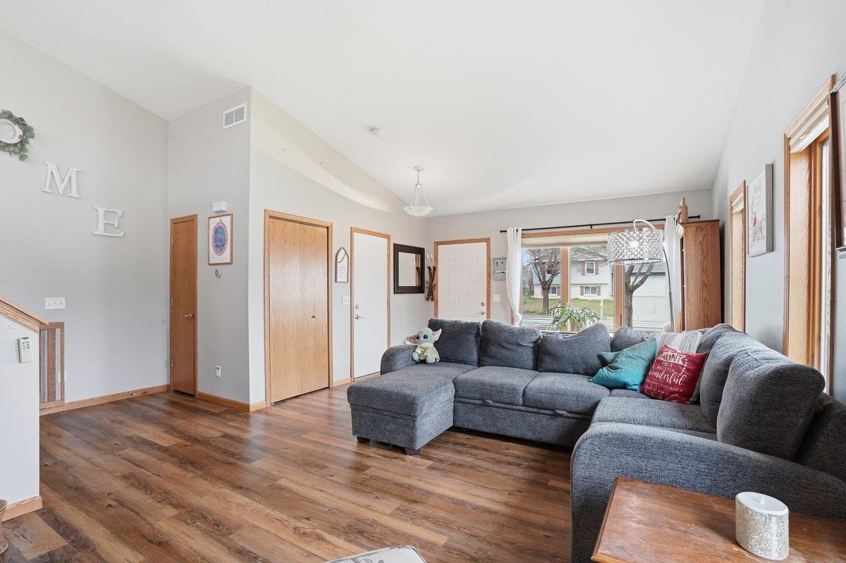 1707 Sapphire Way Sun Prairie, WI 53590 - Photo 6 of 41