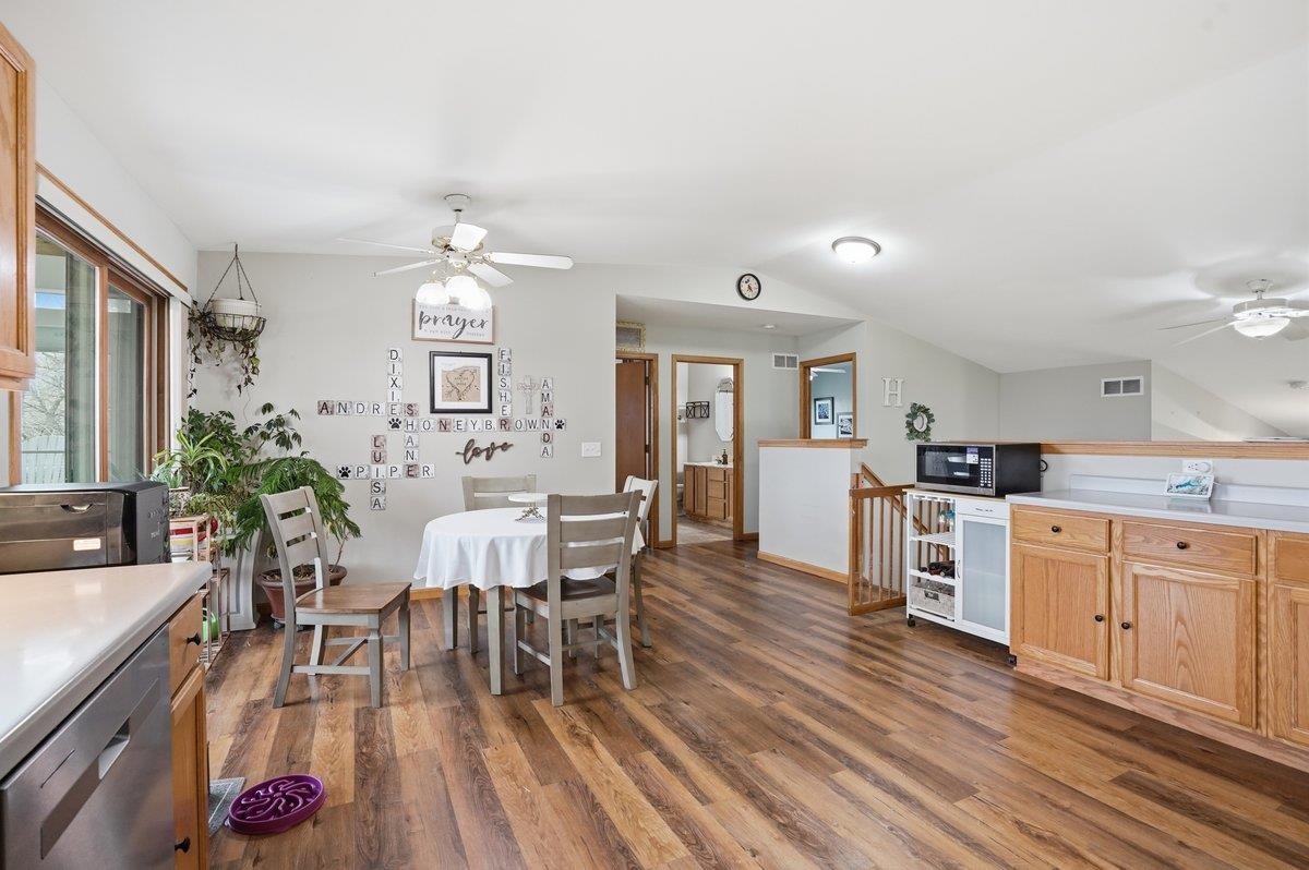 1707 Sapphire Way Sun Prairie, WI 53590 - Photo 10 of 41