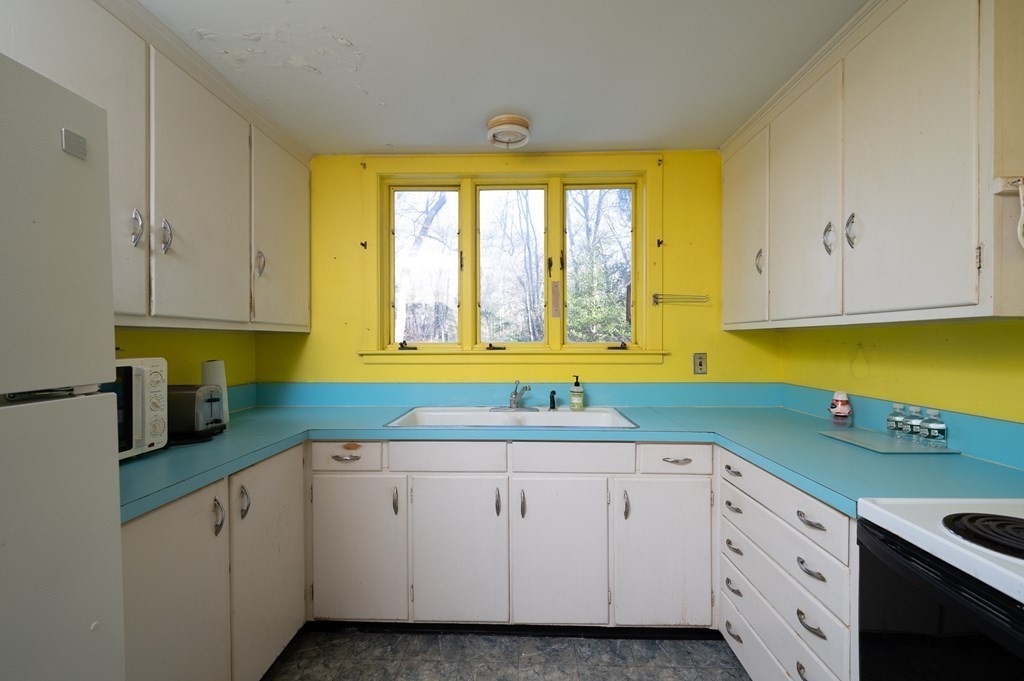 137 Booth Hill Road Scituate, MA 02066 - Photo 9 of 24 Gallery Image 9