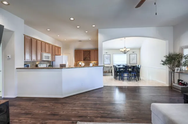 $1,900 | 108 Cove Circle, Conroe, TX 77356