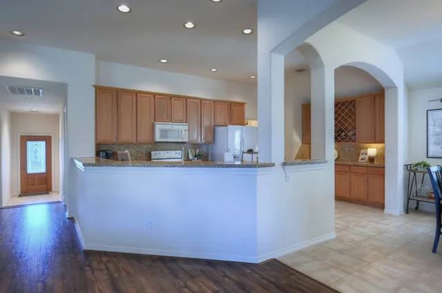 $1,900 | 108 Cove Circle, Conroe, TX 77356