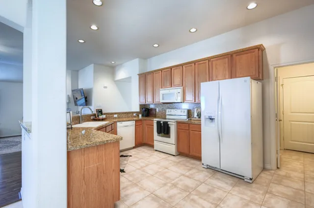 $1,900 | 108 Cove Circle, Conroe, TX 77356