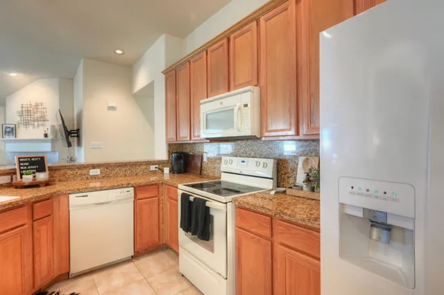 $1,900 | 108 Cove Circle, Conroe, TX 77356