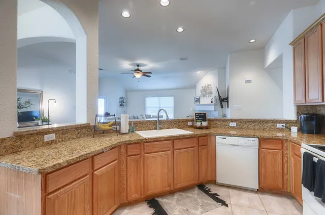 $1,900 | 108 Cove Circle, Conroe, TX 77356