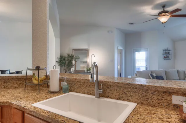 $1,900 | 108 Cove Circle, Conroe, TX 77356