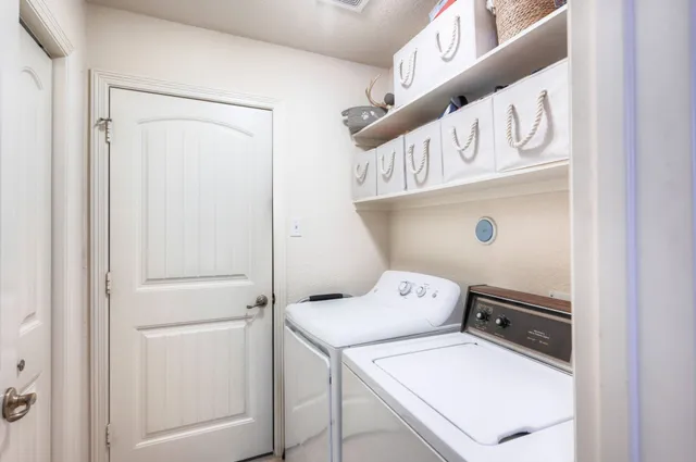 $1,900 | 108 Cove Circle, Conroe, TX 77356