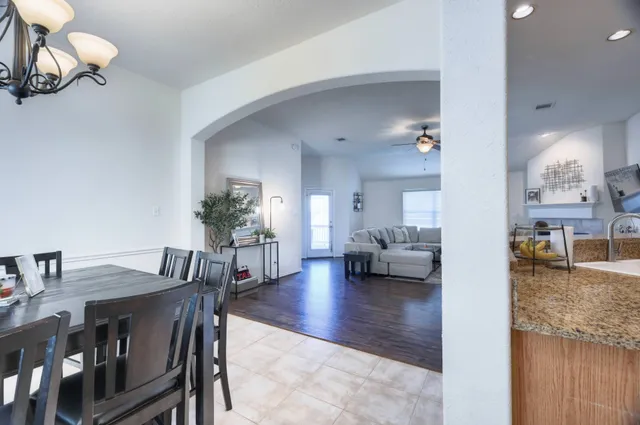 $1,900 | 108 Cove Circle, Conroe, TX 77356