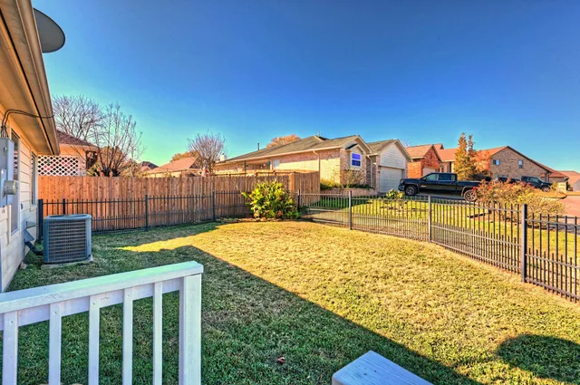 $1,900 | 108 Cove Circle, Conroe, TX 77356