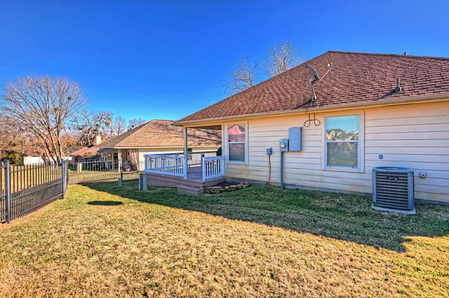 $1,900 | 108 Cove Circle, Conroe, TX 77356