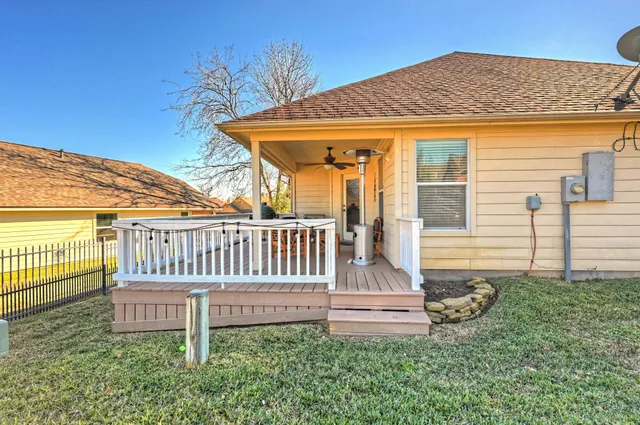 $1,900 | 108 Cove Circle, Conroe, TX 77356