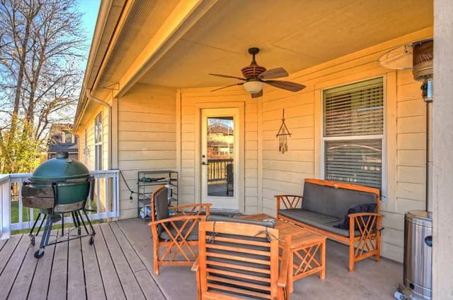 $1,900 | 108 Cove Circle, Conroe, TX 77356