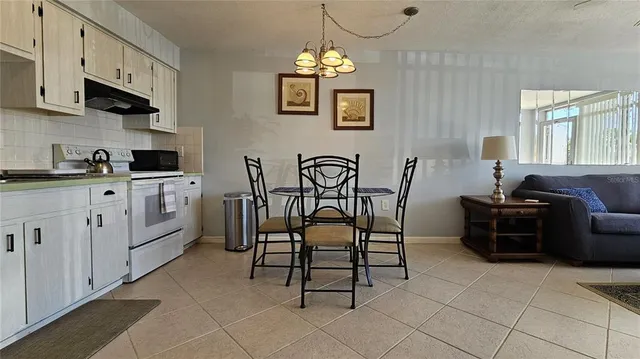 $1,300 | 4318 Tahitian Gardens Circle, Unit B, Holiday, FL 34691