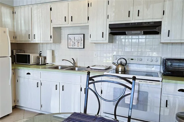 $1,300 | 4318 Tahitian Gardens Circle, Unit B, Holiday, FL 34691