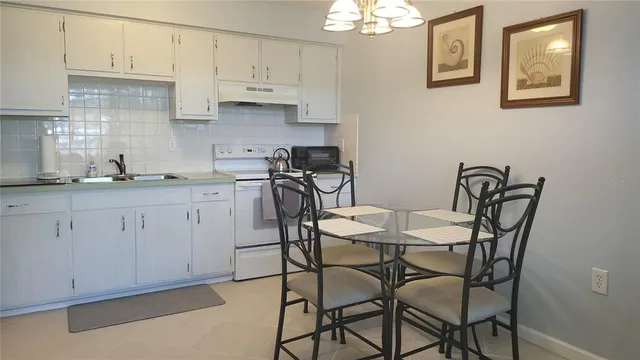 $1,300 | 4318 Tahitian Gardens Circle, Unit B, Holiday, FL 34691