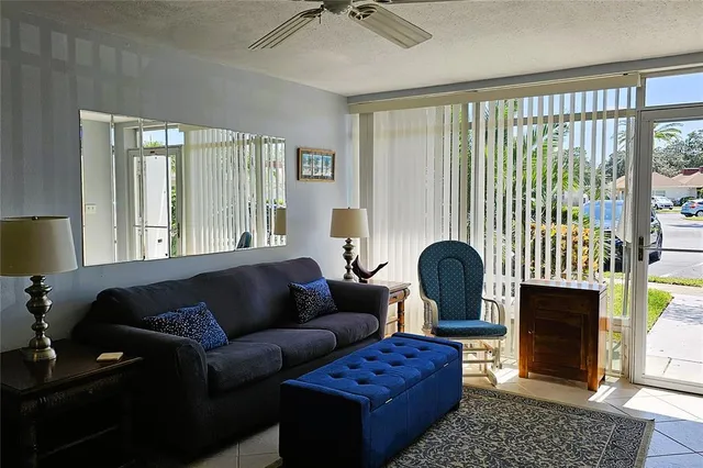 $1,300 | 4318 Tahitian Gardens Circle, Unit B, Holiday, FL 34691