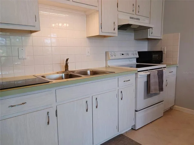 $1,300 | 4318 Tahitian Gardens Circle, Unit B, Holiday, FL 34691