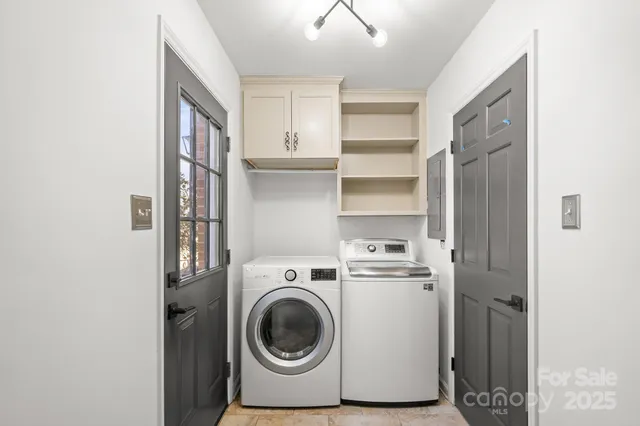 an empty room with window and windows