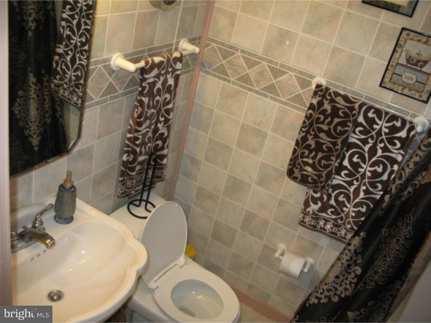 1839 Merribrook Road Philadelphia, PA 19151 - Photo 12 of 23 Bathroom