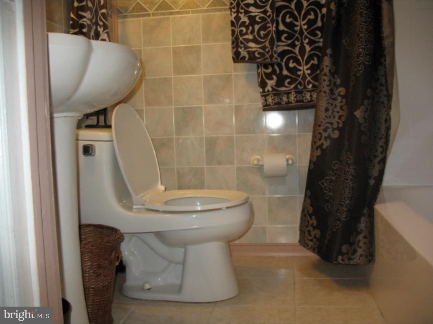 1839 Merribrook Road Philadelphia, PA 19151 - Photo 14 of 23 Bathroom