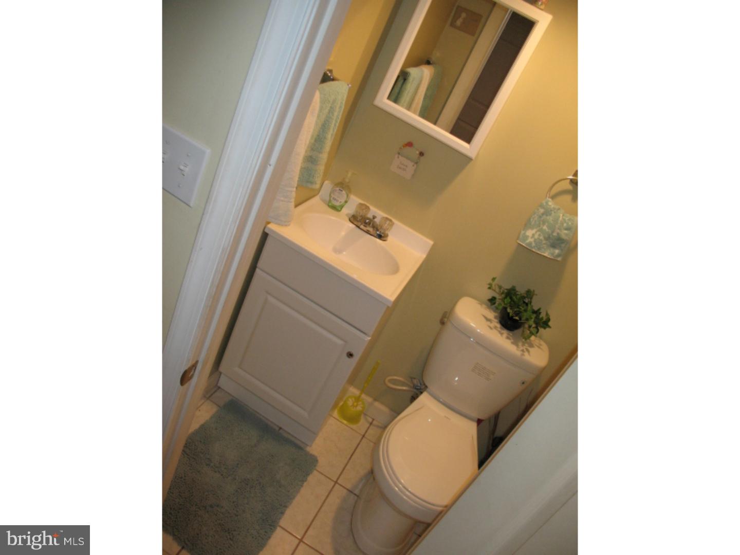 1839 Merribrook Road Philadelphia, PA 19151 - Photo 21 of 23 Half Bath