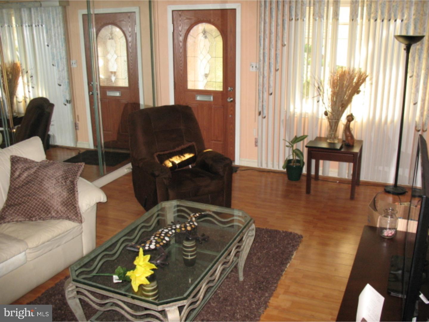 1839 Merribrook Road Philadelphia, PA 19151 - Photo 4 of 23 Living Room