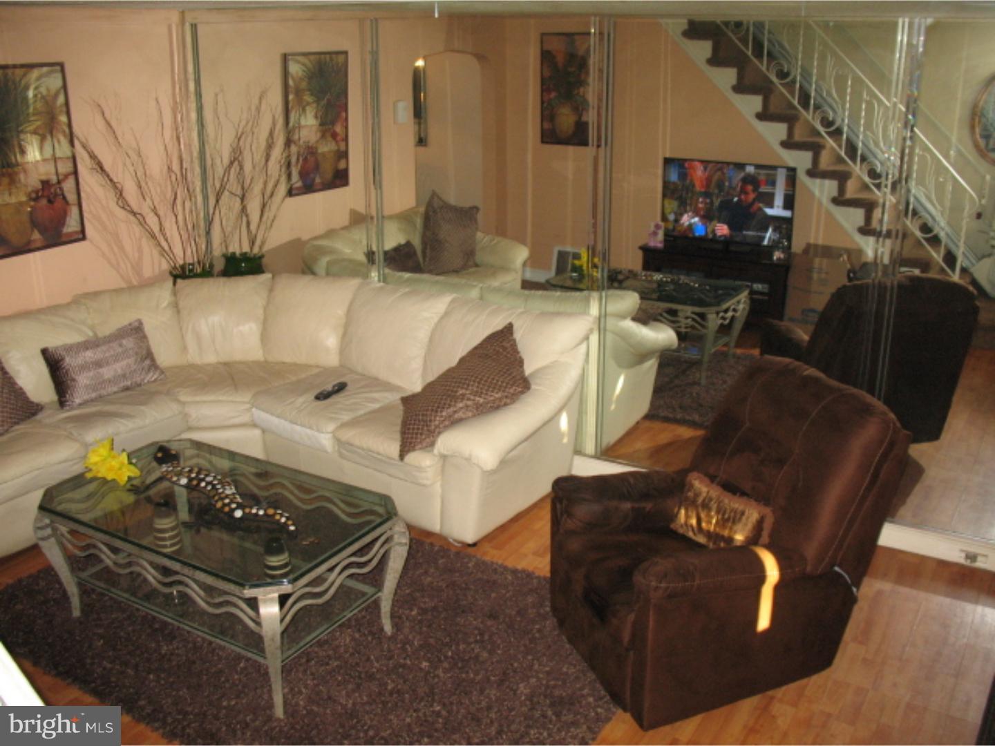 1839 Merribrook Road Philadelphia, PA 19151 - Photo 6 of 23 Living Room