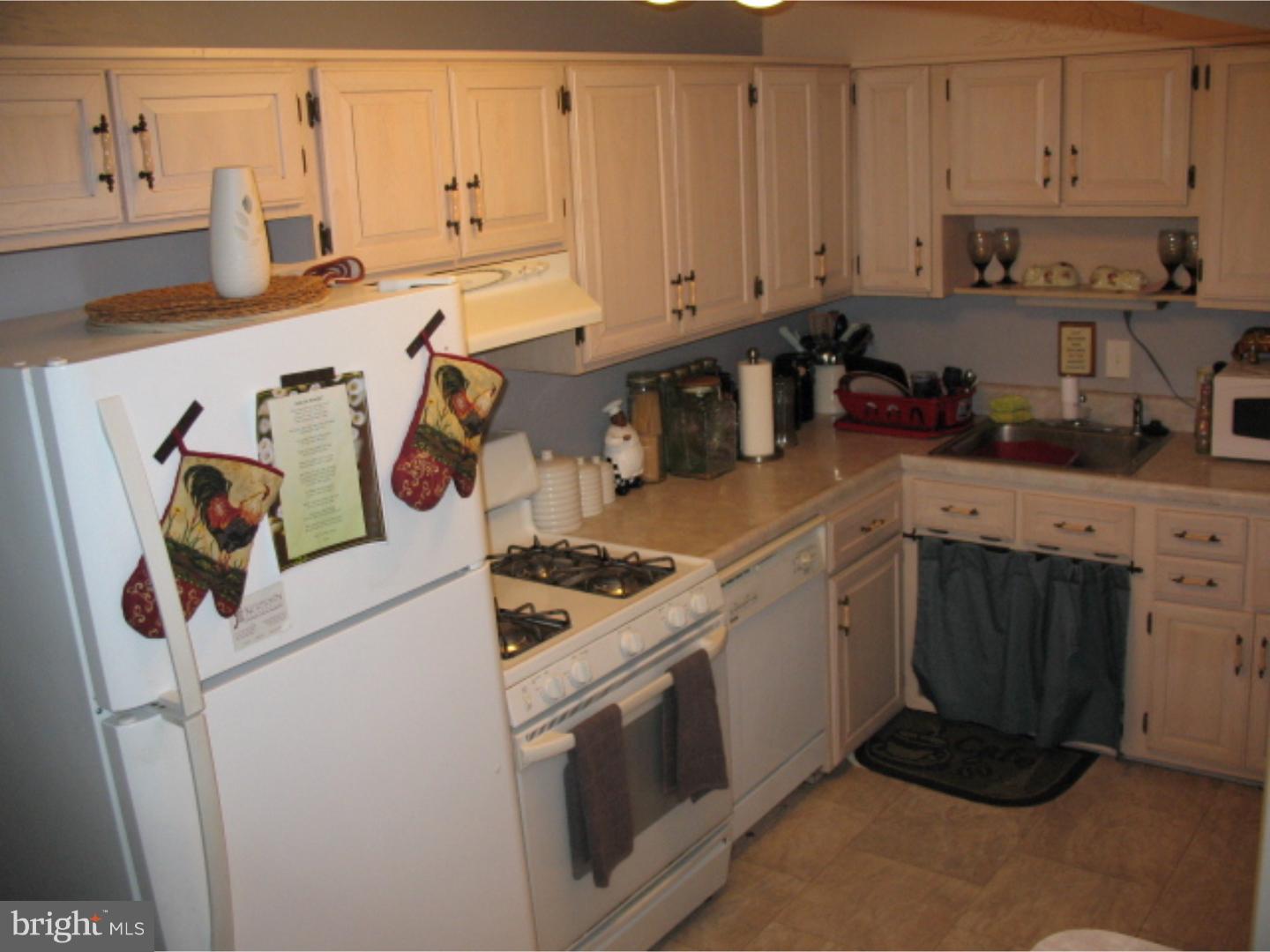 1839 Merribrook Road Philadelphia, PA 19151 - Photo 10 of 23 Kitchen