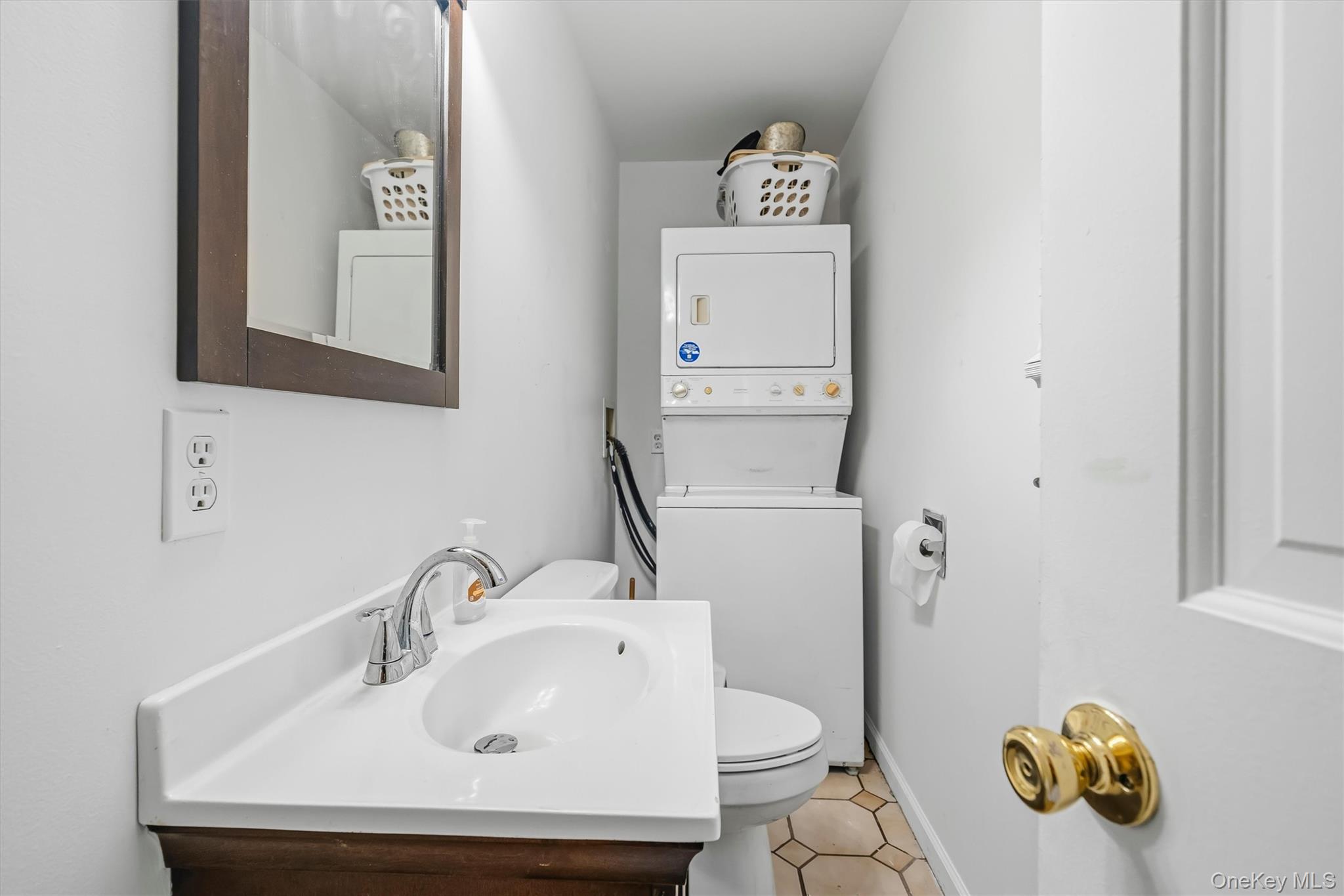 182 Redder Road Pine Bush, NY 12566 - Photo 17 of 27 Powder Room with Laundry