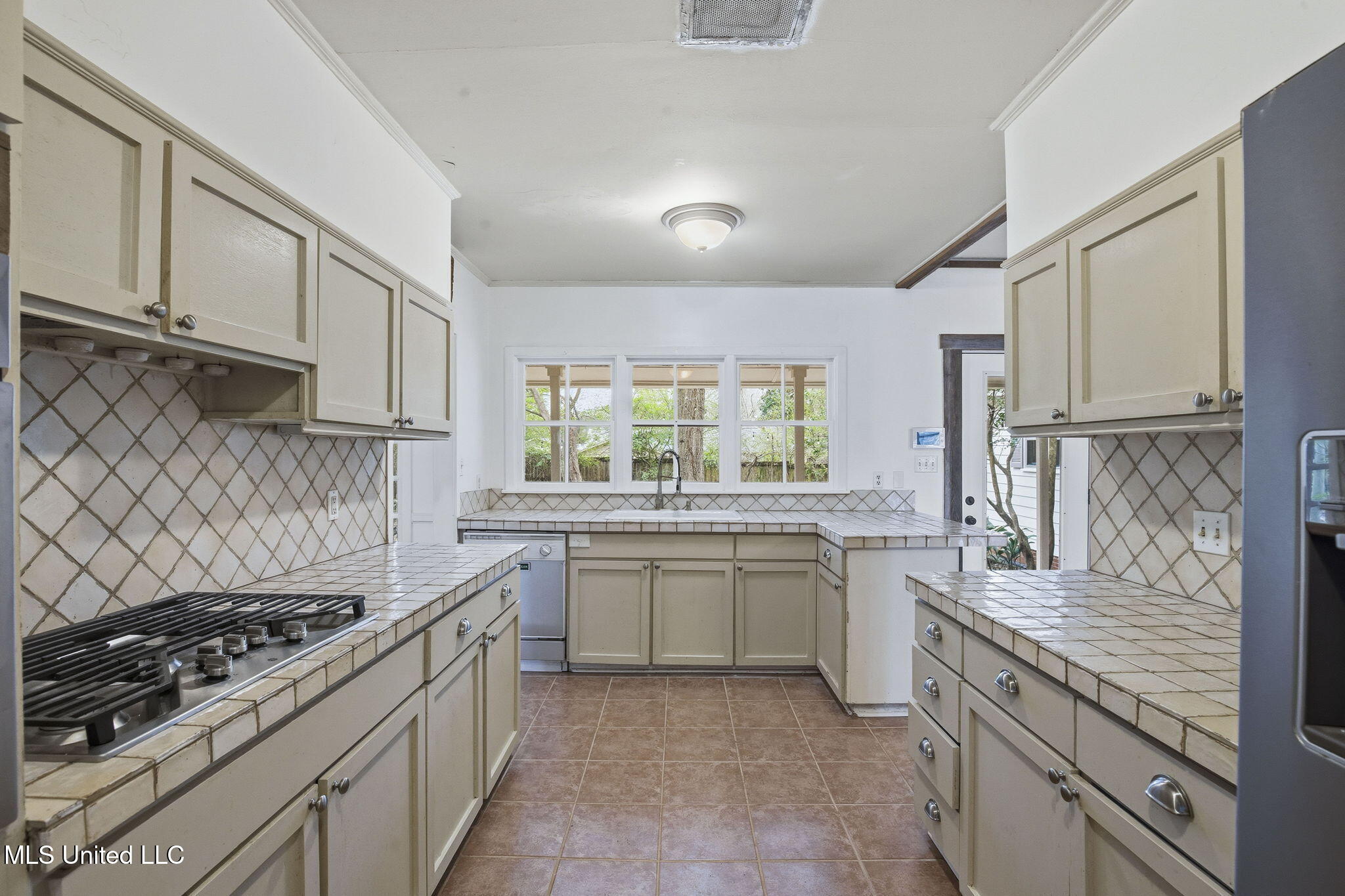 1439 Brecon Drive Jackson, MS 39211 - Photo 13 of 32 15-web-or-mls-1439 Brecon-15